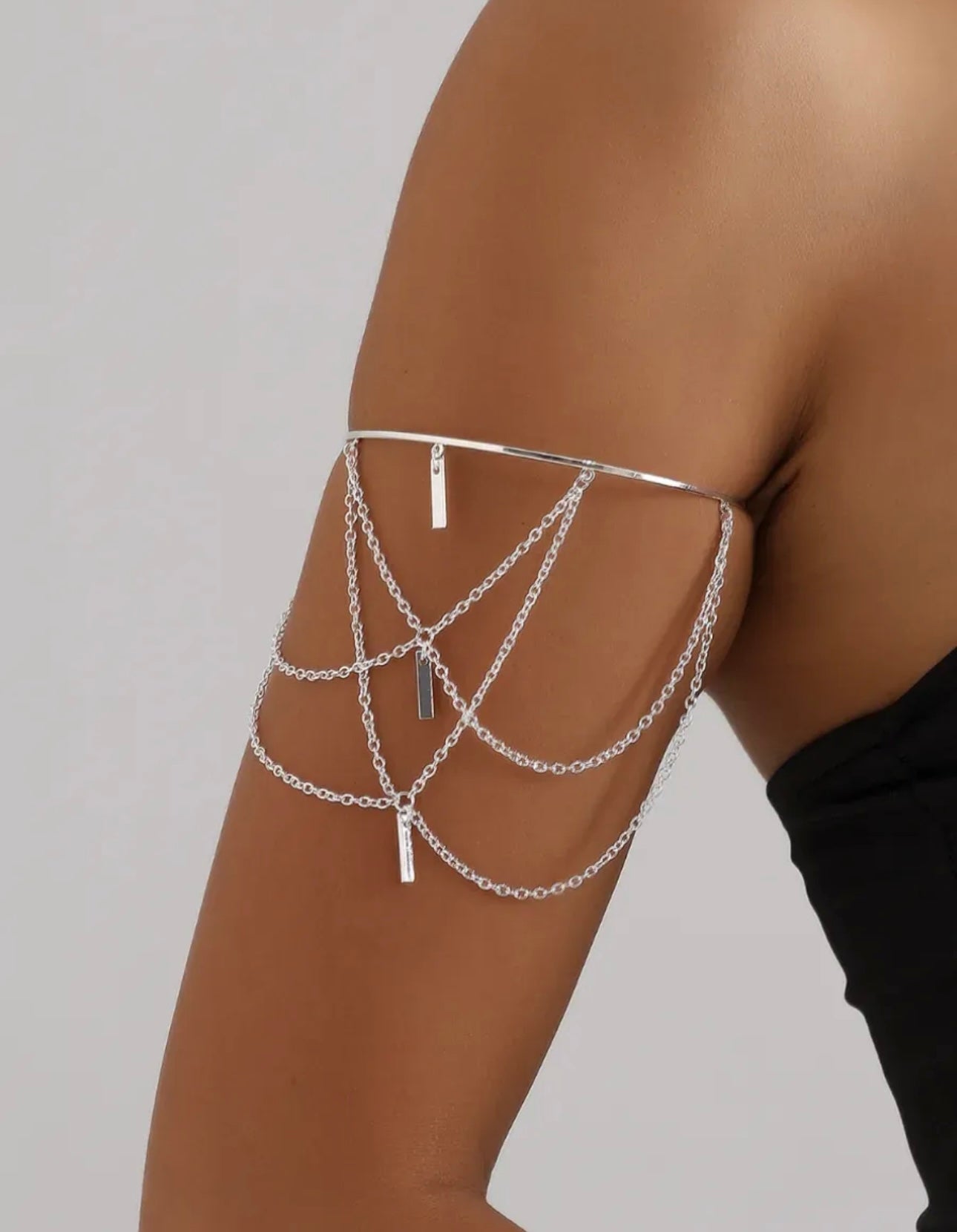 Brazalete de Brazo Dorado con Escorpión y Cadenas