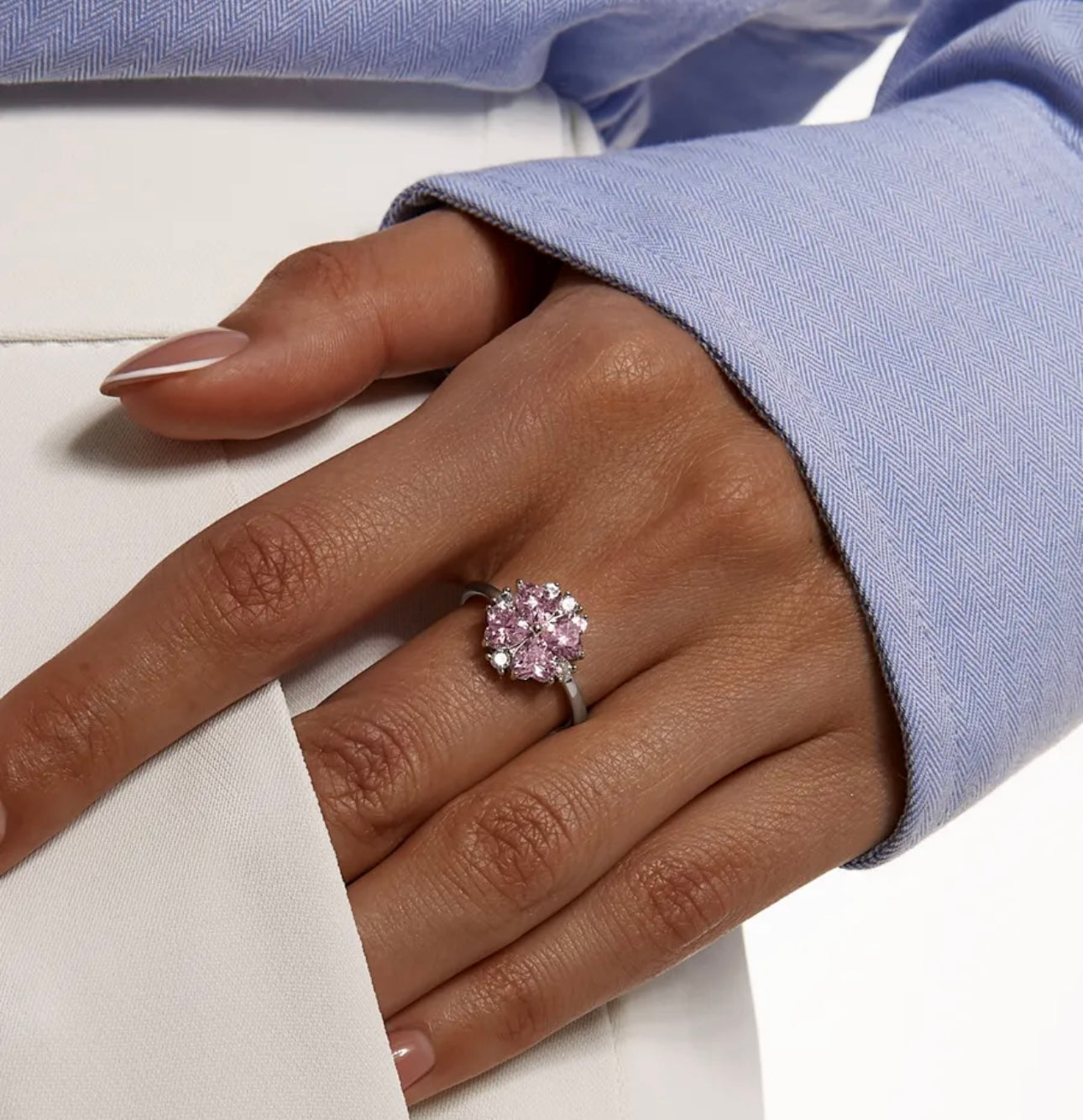 Anillo Floral con Piedra Rosa Central - Plata 925