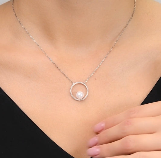 Collar de Plata 925 con Colgante Circular de Perla y Circonitas