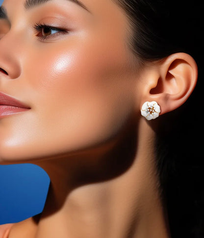 Pendientes de Plata 925 con Flor Blanca y Circonitas Doradas