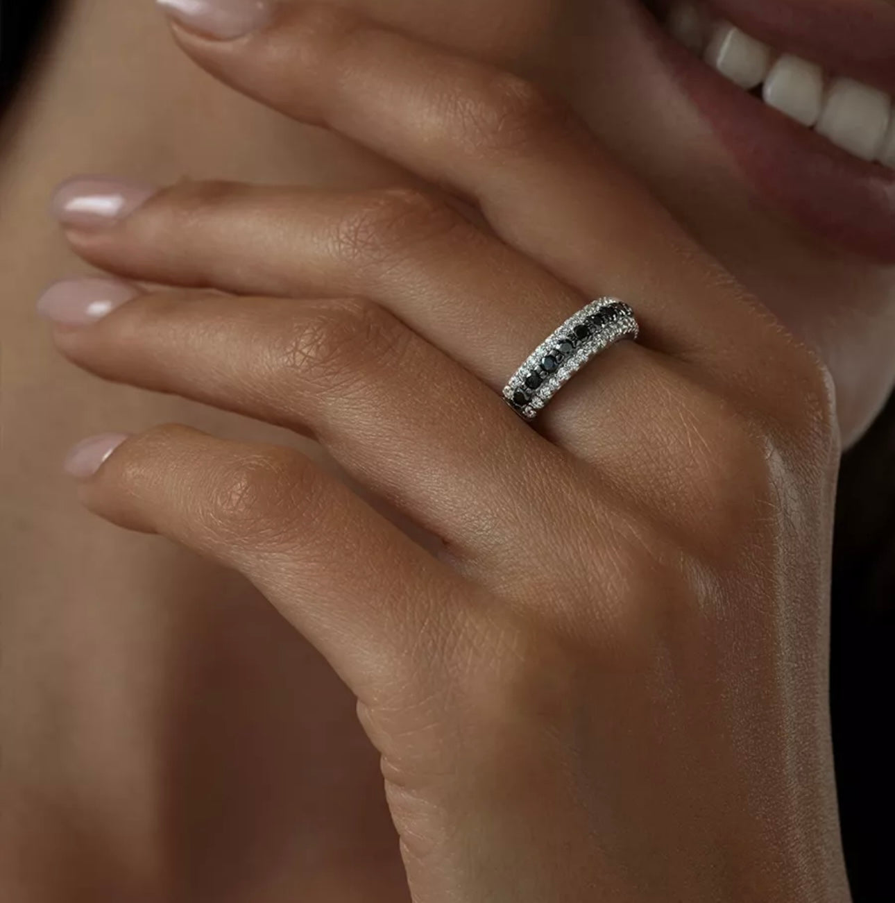 Anillo de Plata 925 con Diamantes Negros y Blancos