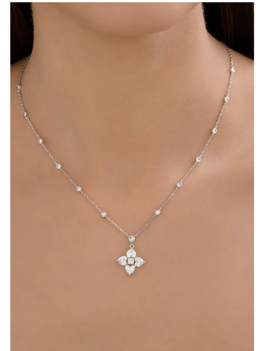 Collar de Plata 925 con Colgante Flor de Cuatro Pétalos y Diamantes