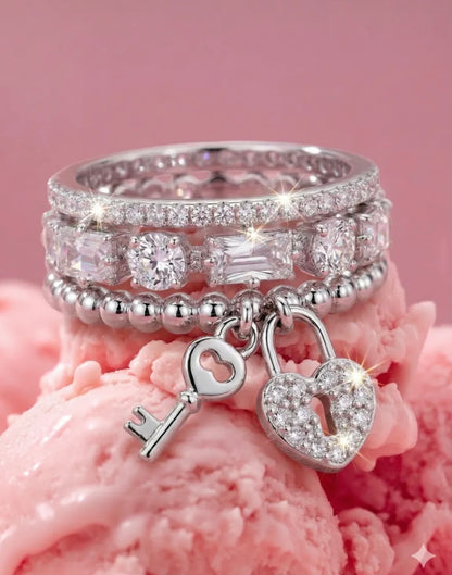 Set de 3 anillos apilables con dijes de corazón y llave – Plata de Ley 925
