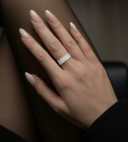 Anillo banda pavé de circonitas – Plata de Ley 925