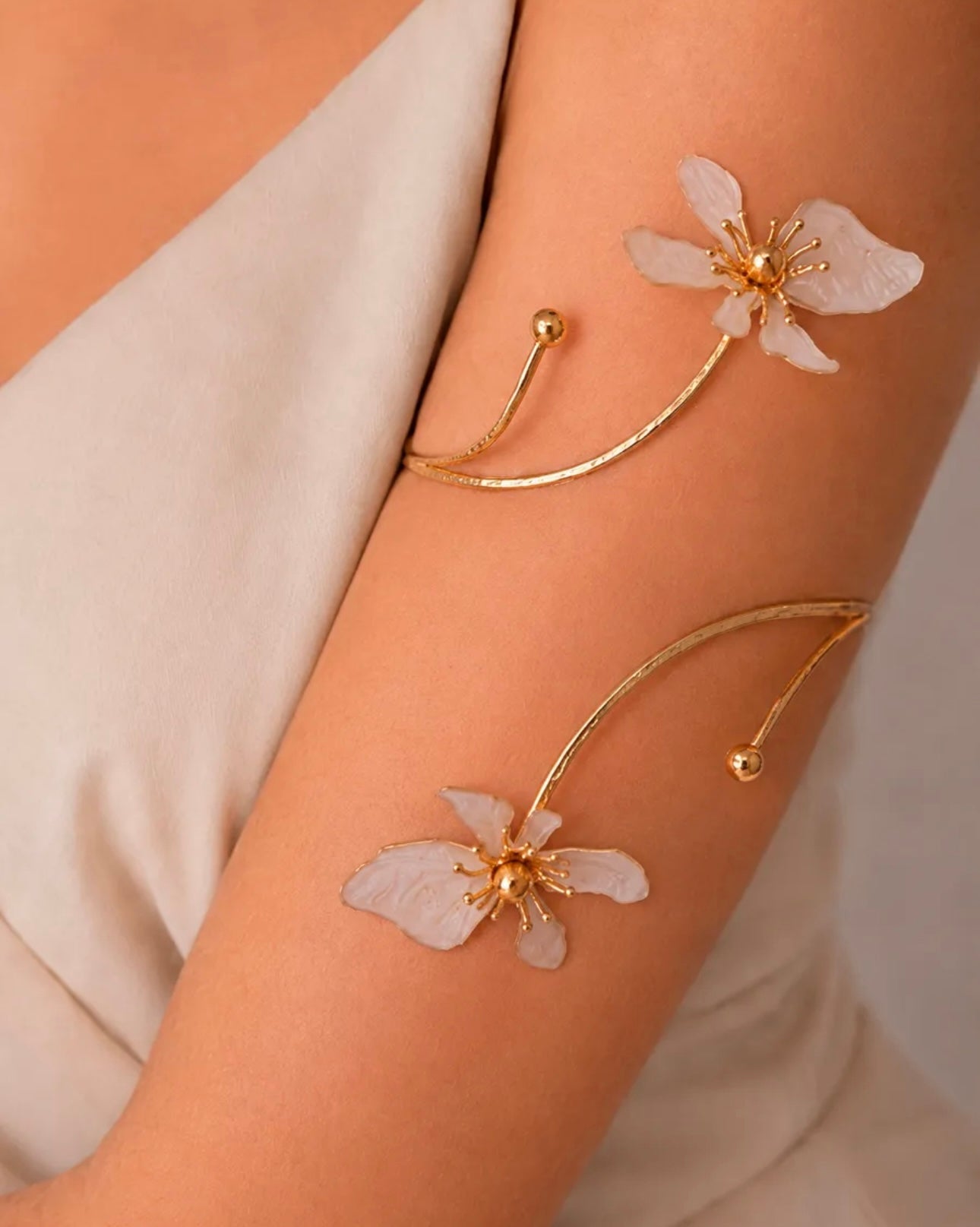 Brazalete de Brazo Liso Dorado Minimalista