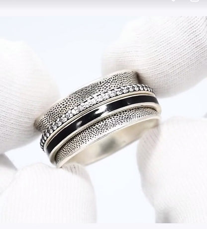 Anillo Ancho de Plata 925 con Esmalte Negro y Diamantes
