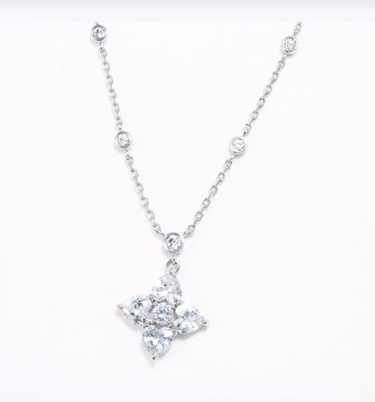 Collar de Plata 925 con Colgante Flor de Cuatro Pétalos y Diamantes